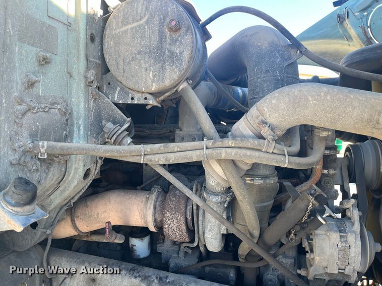 image for item EI0552 2002 International 2574  vacuum truck