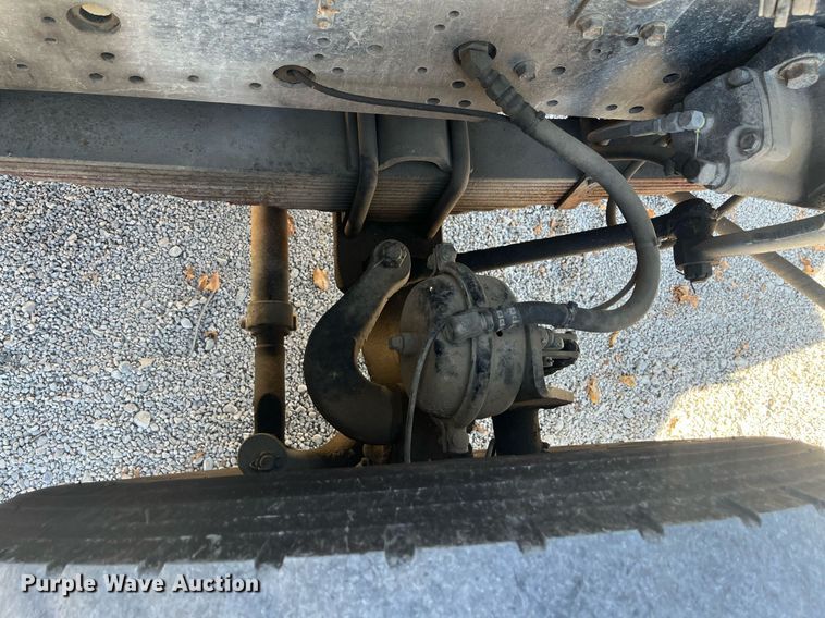 image for item EI0552 2002 International 2574  vacuum truck