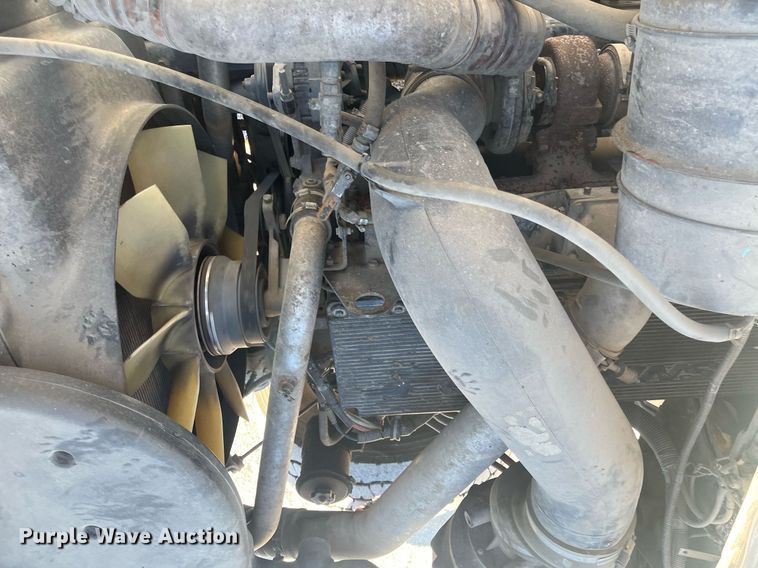 image for item EI0552 2002 International 2574  vacuum truck