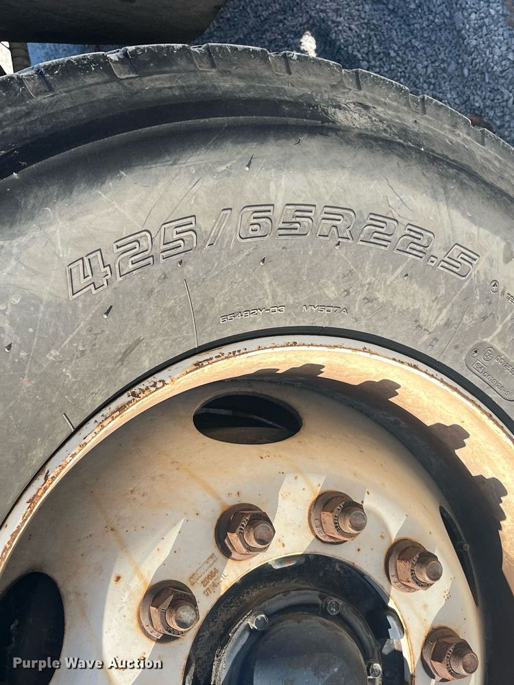 image for item EI0552 2002 International 2574  vacuum truck