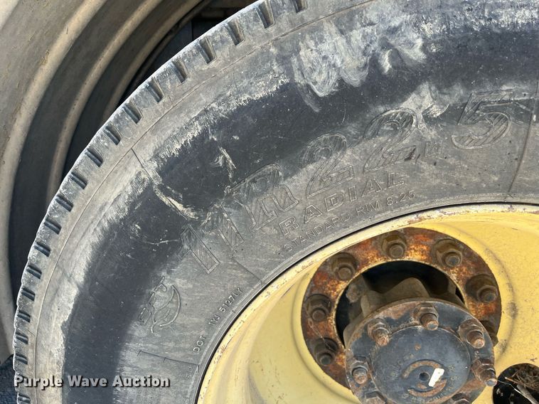 image for item EI0552 2002 International 2574  vacuum truck