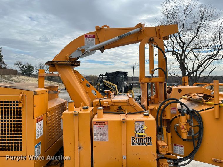 image for item EI0555 Bandit 990  wood chipper