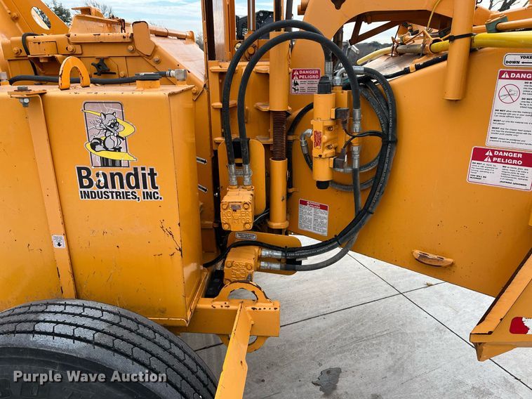image for item EI0555 Bandit 990  wood chipper
