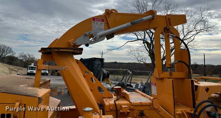image for item EI0555 Bandit 990  wood chipper