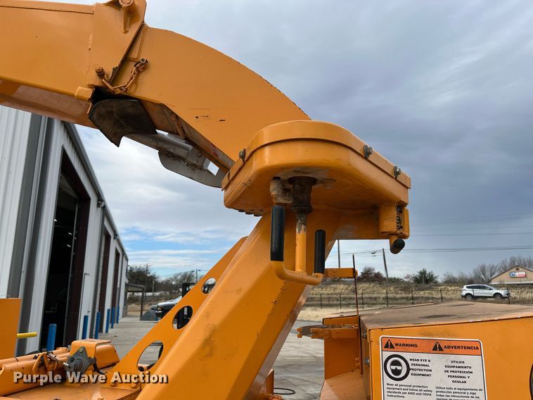 image for item EI0555 Bandit 990  wood chipper