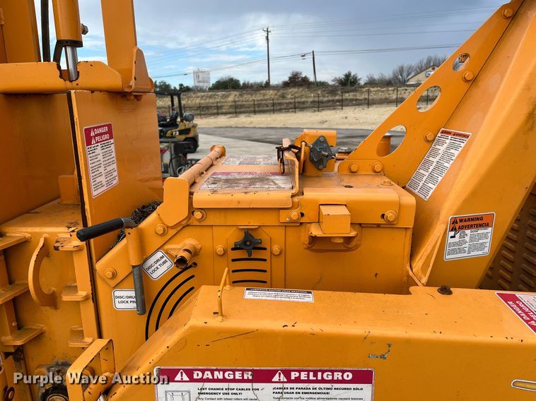 image for item EI0555 Bandit 990  wood chipper