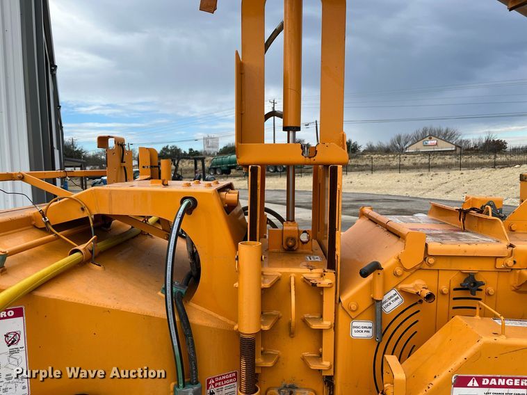 image for item EI0555 Bandit 990  wood chipper