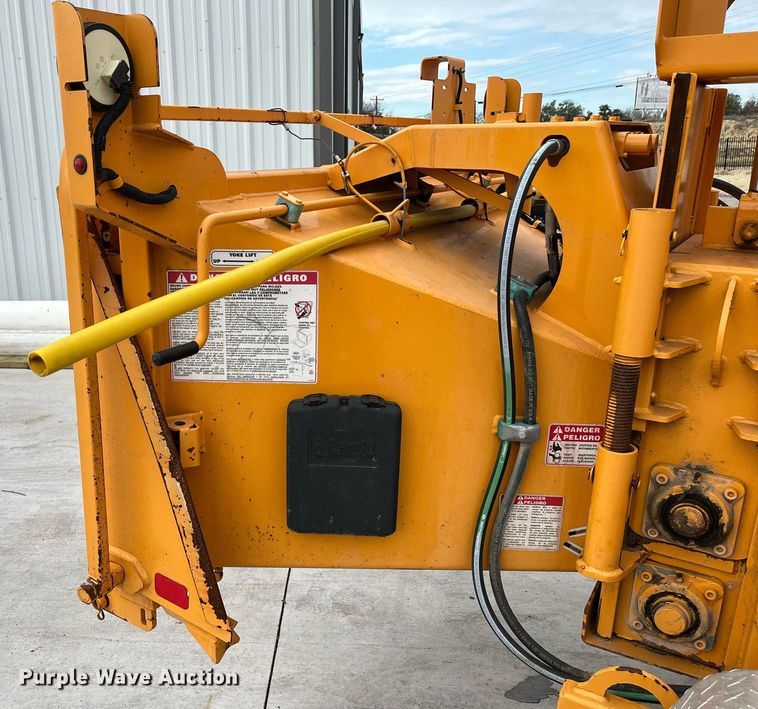 image for item EI0555 Bandit 990  wood chipper