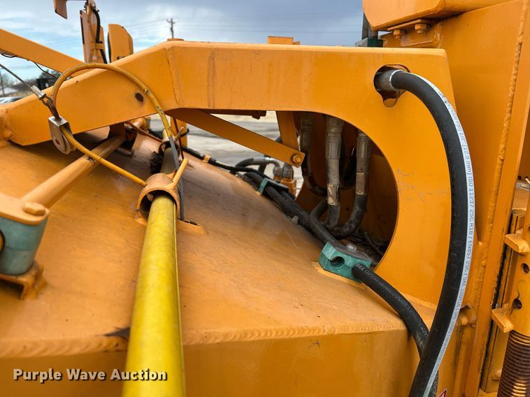 image for item EI0555 Bandit 990  wood chipper