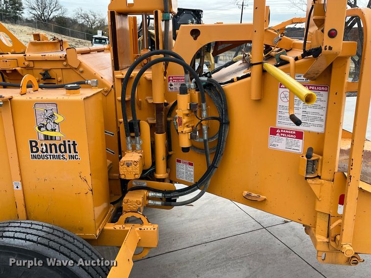 image for item EI0555 Bandit 990  wood chipper