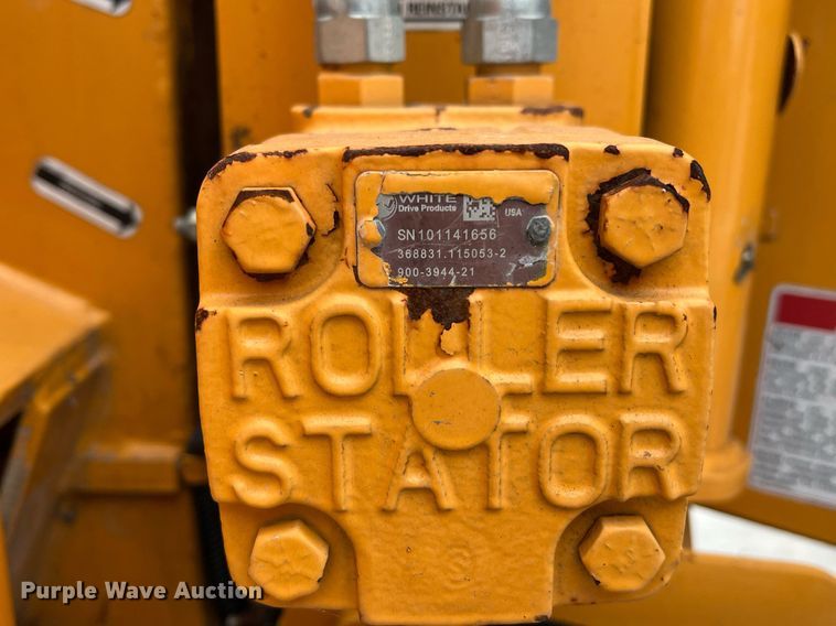 image for item EI0555 Bandit 990  wood chipper