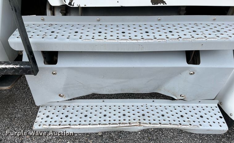 image for item EI0556 2011 Freightliner Business Class M2  forestry bucket truck