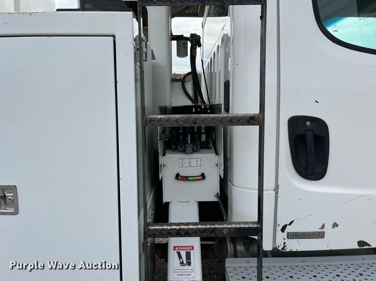 image for item EI0556 2011 Freightliner Business Class M2  forestry bucket truck