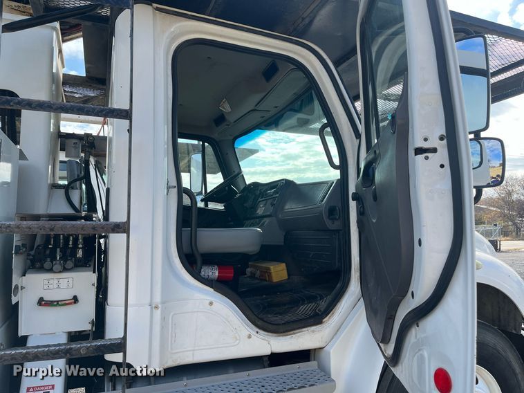 image for item EI0556 2011 Freightliner Business Class M2  forestry bucket truck