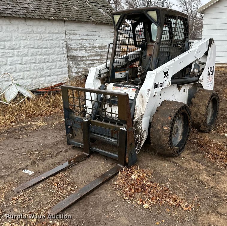 image for item EK9842 2003 Bobcat S220  skid steer loader