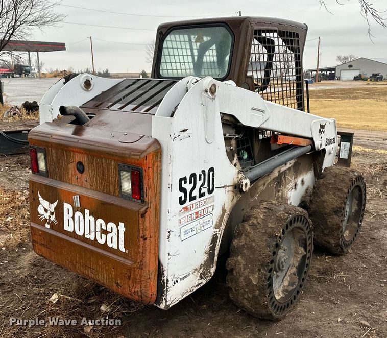 image for item EK9842 2003 Bobcat S220  skid steer loader