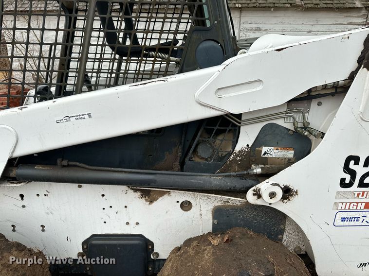 image for item EK9842 2003 Bobcat S220  skid steer loader