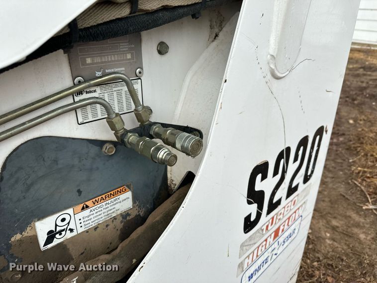 image for item EK9842 2003 Bobcat S220  skid steer loader