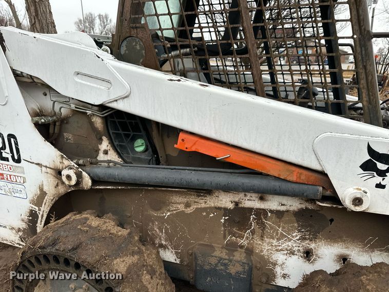 image for item EK9842 2003 Bobcat S220  skid steer loader