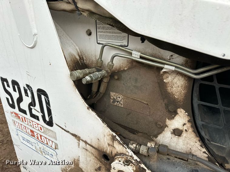 image for item EK9842 2003 Bobcat S220  skid steer loader