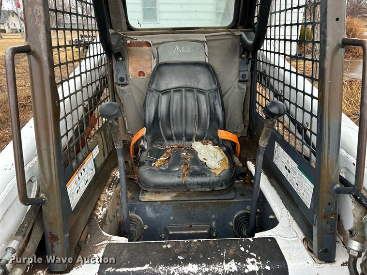 image for item EK9842 2003 Bobcat S220  skid steer loader