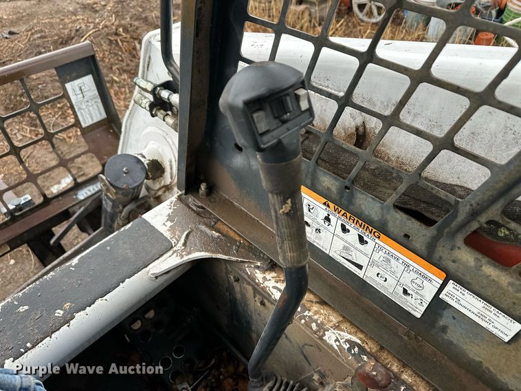 image for item EK9842 2003 Bobcat S220  skid steer loader