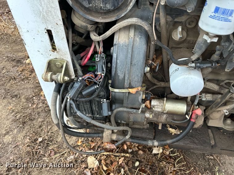 image for item EK9842 2003 Bobcat S220  skid steer loader