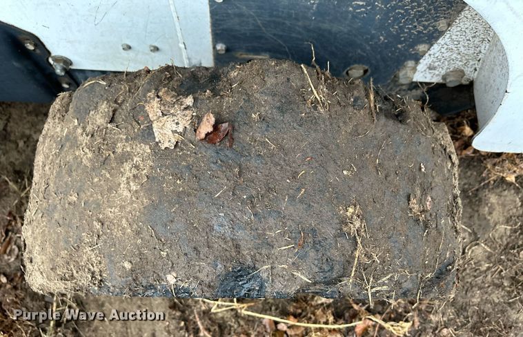 image for item EK9842 2003 Bobcat S220  skid steer loader