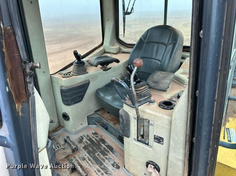 image for item EK9881 2007 John Deere 950J  dozer