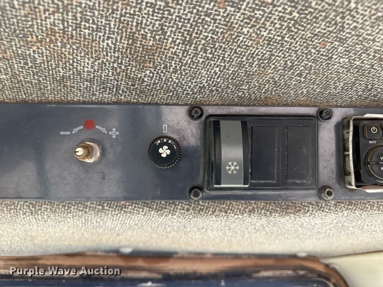 image for item EK9881 2007 John Deere 950J  dozer