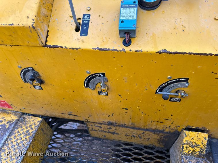 image for item EK9897 Gomaco LS-300 slipform paver