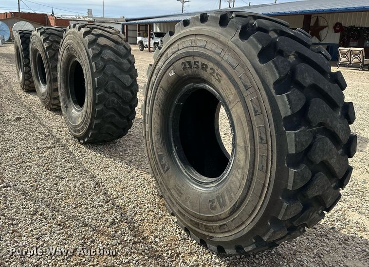 image for item IB9280 (4) Michelin XHA2 tires