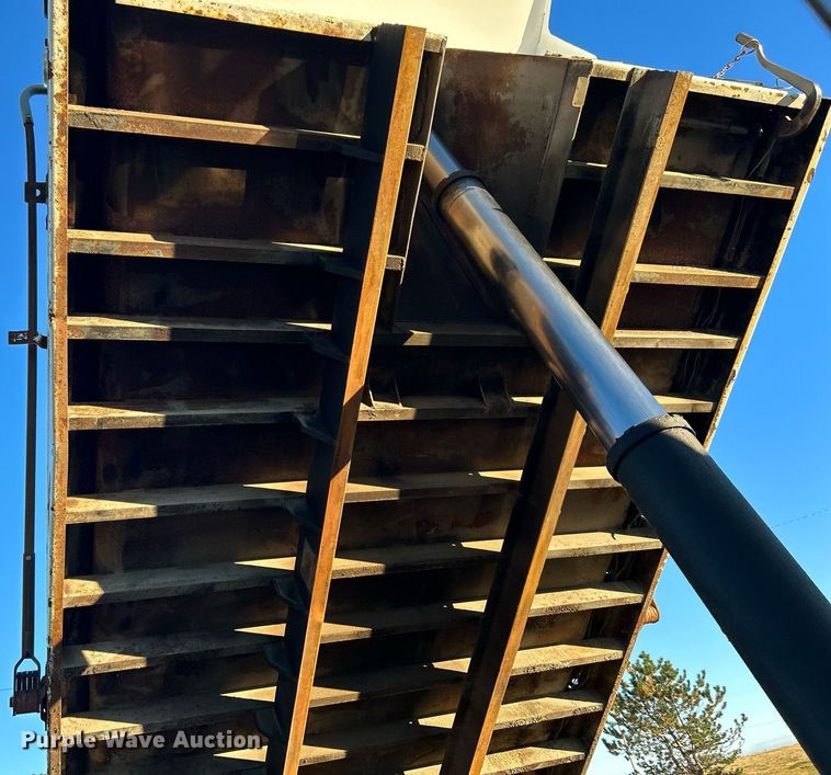 image for item KH9673 2007 Sterling L-Line  dump truck