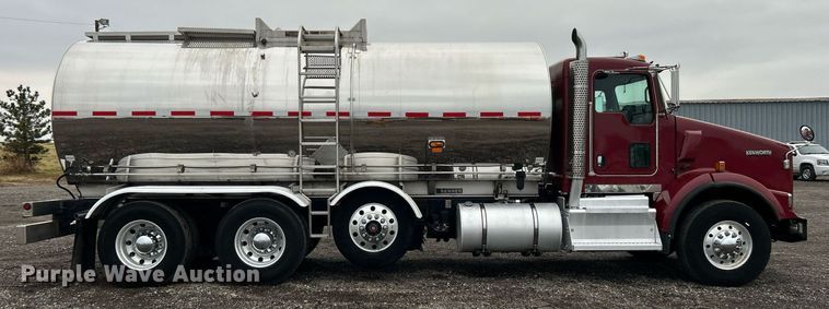 image for item KH9686 2015 Kenworth T800 tank truck