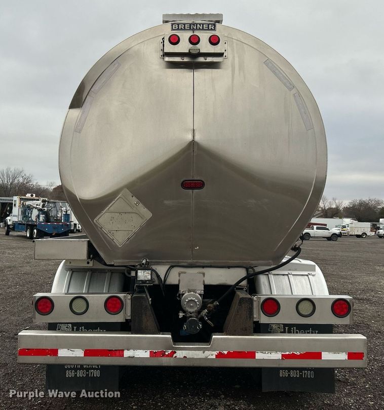 image for item KH9686 2015 Kenworth T800 tank truck