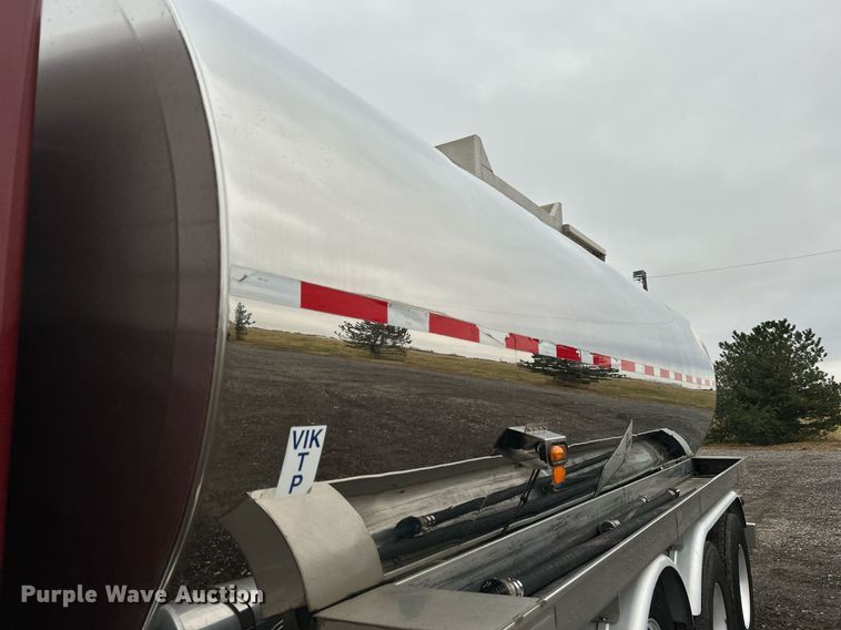 image for item KH9686 2015 Kenworth T800 tank truck