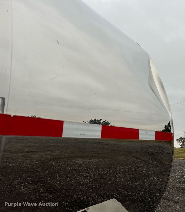 image for item KH9686 2015 Kenworth T800 tank truck