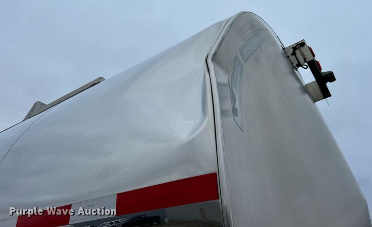 image for item KH9686 2015 Kenworth T800 tank truck