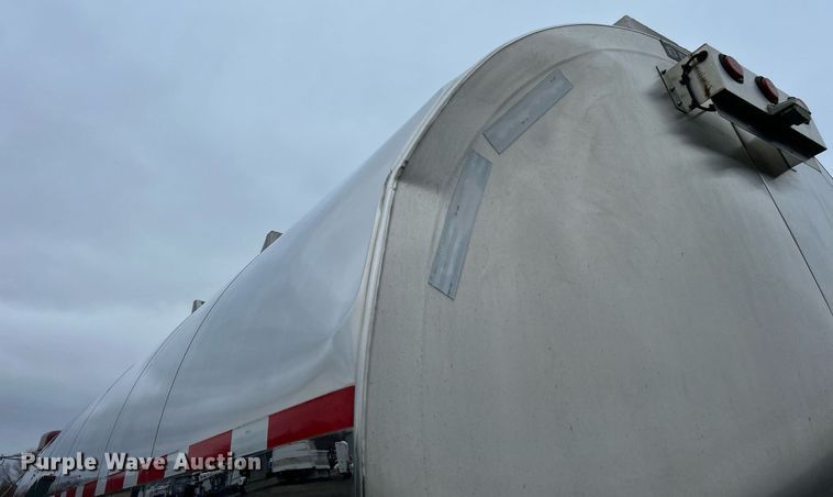 image for item KH9686 2015 Kenworth T800 tank truck