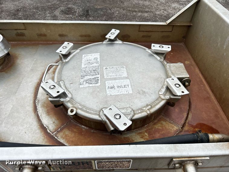 image for item KH9686 2015 Kenworth T800 tank truck