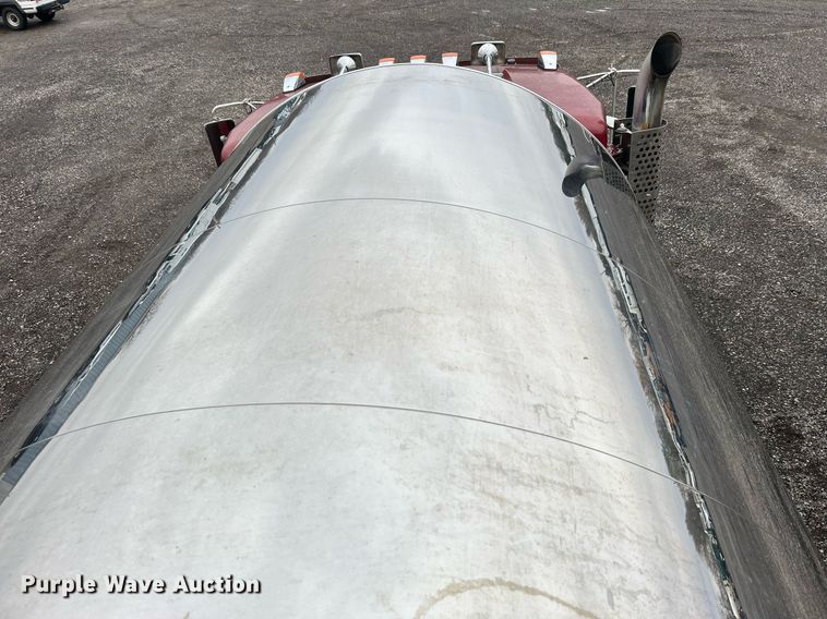 image for item KH9686 2015 Kenworth T800 tank truck