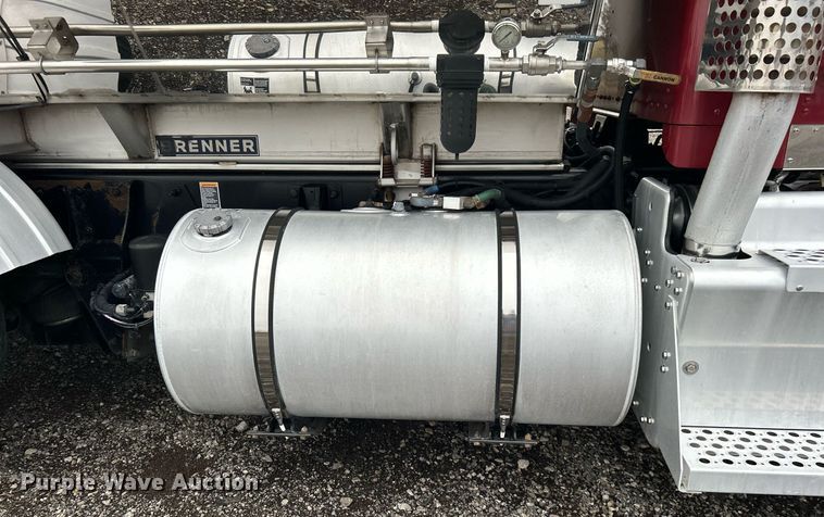 image for item KH9686 2015 Kenworth T800 tank truck