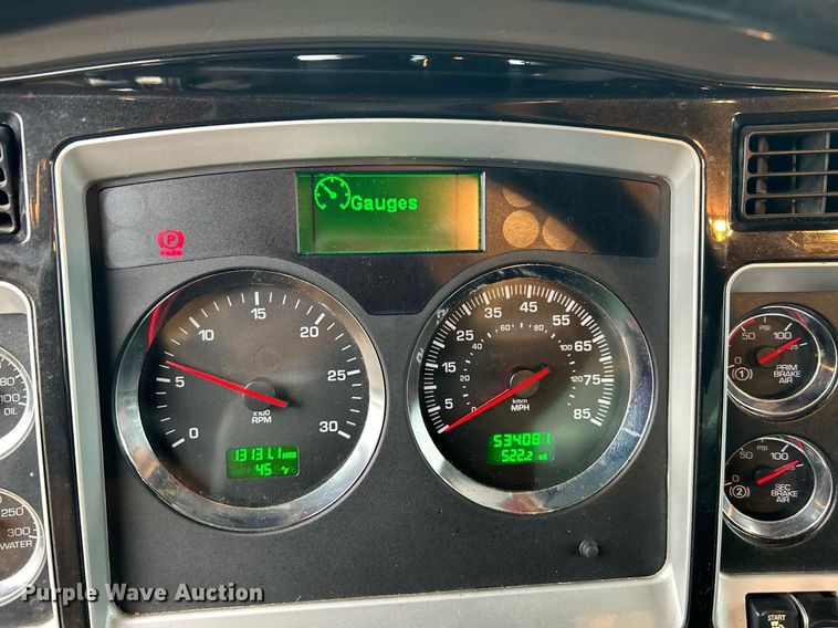 image for item KH9686 2015 Kenworth T800 tank truck