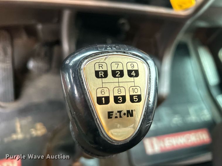 image for item KH9686 2015 Kenworth T800 tank truck