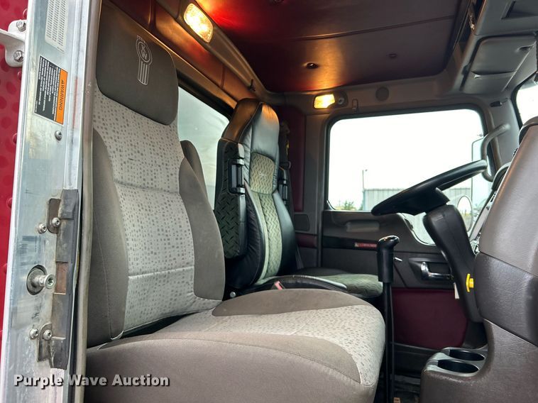 image for item KH9686 2015 Kenworth T800 tank truck