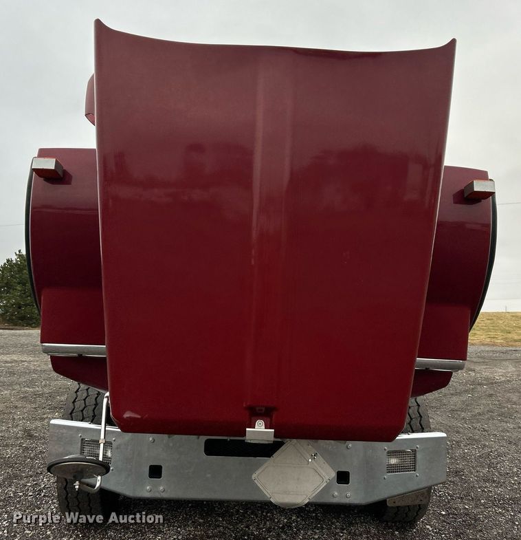 image for item KH9686 2015 Kenworth T800 tank truck