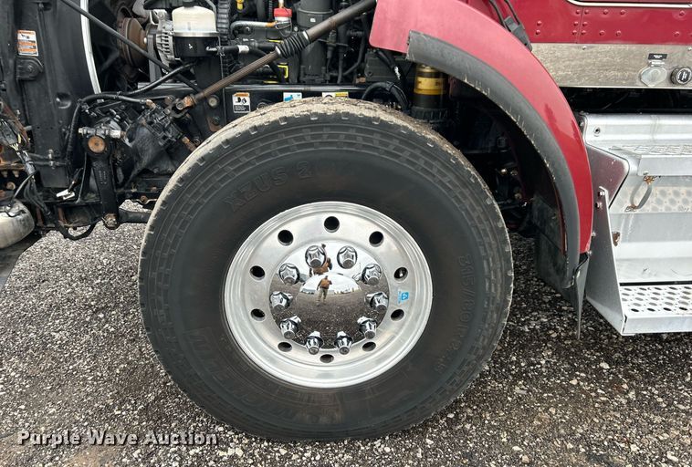 image for item KH9686 2015 Kenworth T800 tank truck