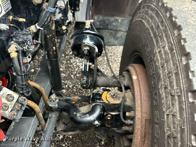 image for item KH9686 2015 Kenworth T800 tank truck