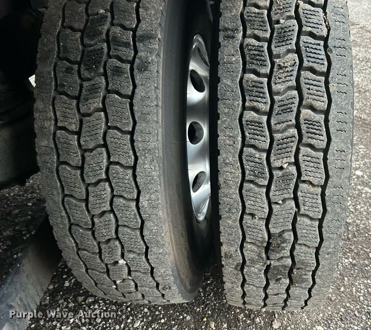 image for item KH9686 2015 Kenworth T800 tank truck