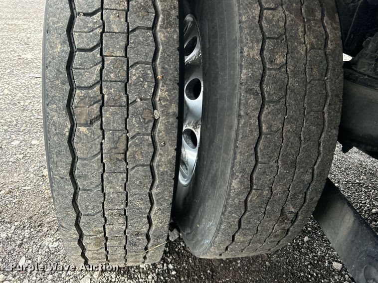 image for item KH9686 2015 Kenworth T800 tank truck